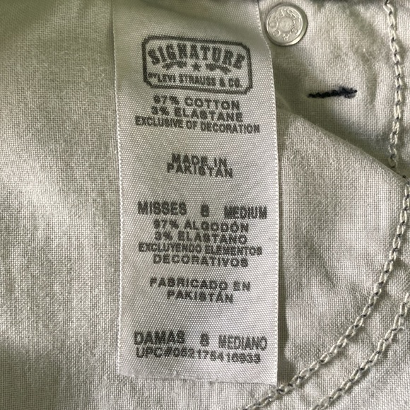 Signature Levi boot cut jeans. Size 8 - Picture 4 of 4